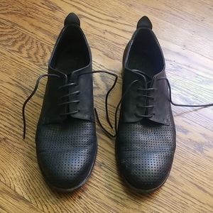 black Italian leather oxford shoes small size 41, worn 3 times. leather soles.
